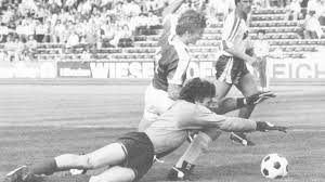 Fc köln , eintracht frankfurt, 1. Tsv 1860 Munchen Abstiege Und Abgrunde Tsv 1860 Munchen 2 Bundesliga Sport Themen Br De