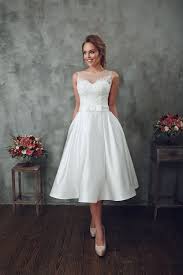 Braut.de > braut > brautkleider. Stil Midi Brautkleider Petite Deluxe