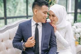 Sebaliknya, sifat lebih 'moody', sensitif, cerewet atau 'angin' biasanya dikatakan sebagai pembawaan anak perempuan. Lelaki Dan Perempuan Tidak Digalakkan Berkawan Jika Sudah Berpunya Pesona Pengantin