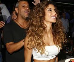 A smiling heart is a happy heart! Pio Proklhtikh Apo Pote H Eirhnh Papadopoyloy Me Kollhta Dermatina Kolase Weekly News