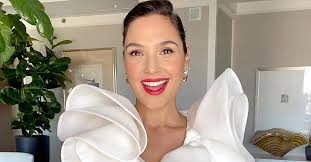 Not only is she breaking gender barriers as wonder woman, but before she dove into the acting world, she was a soldier in the israel. What Did Gal Gadot Do In The Idf