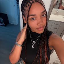 Yall think me and Khadeen Ellis look alike? I kinda see it and people tell  me that all the time!