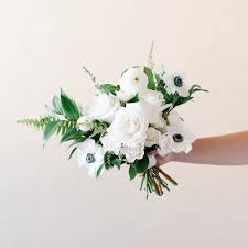 Some of the most inspiring bouquets we have seen have a mixture of white peonies and white garden roses with some greenery that astounds the imagination. Garden White Bridesmaid Bouquet Mum S Weddings