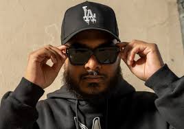 Amber Gomez Brings a Captivating Single 'I'm Not Black and Blue' from Her  New Album