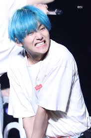 because of v tren twitter blue looks good on you 뷔 방탄소년단 v bts bts twt v blue hair taehyung kim taehyung