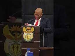 Mogoeng also acknowledged the hard work of health practitioners during the pandemic. Chief Justice Mogoeng Mogoeng Praying For Justice Youtube