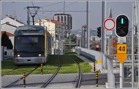 Porto metro operates with 6 lines distributed across the city, making sure it covers its most important points (not only for tourists but also for the people who live in the city, who use the metro a lot to work. Metro Do Porto 062 In Contumil 13 05 2011 Bahnbilder De