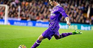 Il pleut des billets et de la gloire sur la tête de lionel messi. Les Joueurs De Football Les Plus Payes Au Monde 2021