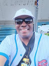 I don't know who is young man is but he can ball