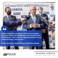 No que diz respeito ao uso de máscaras ou viseira, que se tornou obrigatório a partir de dia 2 nos transportes públicos e locais fechados,. O Ministro Da Administracao Policia Seguranca Publica Facebook