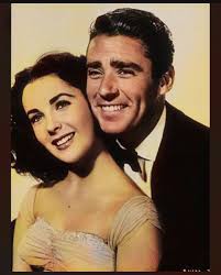 This movie was incredible! 👏🏽 @sydney_sweeney leading woman was AL BACIO!  Absolutely loved it. No notes. Out in theatres November 7th. Thank you  @blackbearpics for having me! Video credit: Dave Tolley/Getty Images