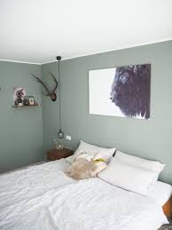 Sage green bedroom walls are a good choice if you need maximum quietness. Schlafzimmer Mit Sage Green Walls Von Caro Von Sodapop Entdecke Mehr Schlafzimmer Ideen In Unserem Neuen Sage Green Walls Green Bedroom Walls Green Wall Decor