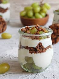 dessertglaschen mit quark cookies und weintrauben kitchensplace rezept weintrauben rezept dessert im glas einfacher nachtisch