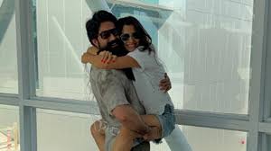 Yash shares a love-filled moment with wife Radhika at airport, fans in awe