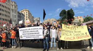 Bbc türkçe'ye konuşan hdp'liler, poyraz'ın, parti üyesi ve çalışanı annesi fehime poyraz. Hdp Izmir Il Orgutu Ne Yonelik Saldirida Deniz Poyraz In Katledilmesi Protesto Ediliyor Fasizme Gecit Yok Haberler Son Dakika