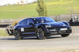 Edmunds also has porsche taycan pricing, mpg, specs, pictures, safety features, consumer reviews and more. Porsche Taycan Cross Turismo Startet Ein Allrounder Unter Den Elektro Sportwagen Wirtschaft Stuttgarter Zeitung