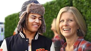 Mom Interviews 24kgoldn Youtube Golden landis von jones (born november 13, 2000), known professionally as 24kgoldn, is an american rapper, singer, songwriter, and former child actor. mom interviews 24kgoldn