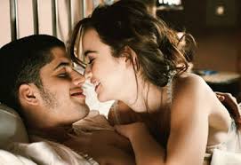 Vợ chết lặng chứng kiến chồng âu yếm chăm tình cũ trong... bệnh viện