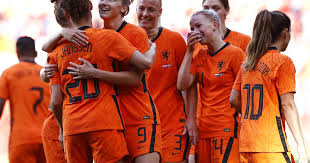 Sarina wiegman é a melhor treinadora de futebol feminino. Uitzwaaiduel Van Oranjeleeuwinnen In Zwolle Gaat Niet Door Zwolle Destentor Nl