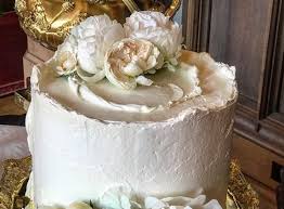 We already knew meghan markle and prince harry's wedding cake would be totally different from any other royal dessert we've ever seen when kensington palace made its inital announcement in march that they'd be serving lemon elderflower cake decorated with buttercream and fresh flowers instead. The Royal Wedding Cake Started A New Trend Millennials Love