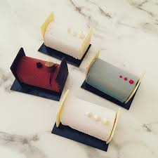Critiques Confidences On Instagram Par Ici Mes Mignonnes Minibuches Lapatisseriecyrillignac Cyril Lignac Benoitcouvrand Instagram Posts Instagram Dec