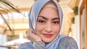 Namun video tersebut saat ini sudah dihapus oleh beberapa netizen karena ada yang melaporkan. Nathalie Holscher Tantang Buktikan Video Syur Dirinya Suara Lampung