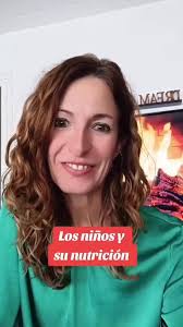 Verlo preparar su propio batido me recuerda que el cuidado empieza en lo  simple 💛 Elegir nutrientes que acompañen su crecimiento, su concentración  y su energía diaria es una forma de decir “