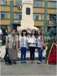 Pe baza aprobarii senatului, va fi reincadrat pe perioada determinata cu drepturi de titular pana la sfarsitul anului universitar. Poate Cel Mai Frumos Cadou De Pensionare Primit De O ProfesoarÄƒ Din MÄƒrÄƒcineni De La Elevii SÄƒi Reporter Buzoian