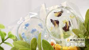 無法想像看似簡單可愛小巧的螺旋麵包鹽可頌 曾經在日本轟動一時 陳郁芬老師帶來的湯種鹽可頌 鹽之花跟奶油交織出簡單的鹹香味 內餡艾許有鹽奶油吃進嘴裏又不搶戲 真是越嚼越香甜 記得要一份粉五倍水 且是先倒水再倒粉並關火拌勻 湯種的火焰也不能超過食材的高度