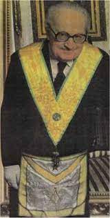 He has 35 years of experience. Andrzej Ruslaw Fryderyk Nowicki