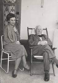 Maria tănase și constantin brâncuși nu au trăit o tulburătoare poveste de dragoste, ci au avut o relație pasageră. Maria Tanase Si Mihail Sadoveanu Vintage Romania Romania People Photo