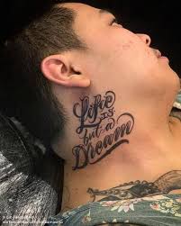 Su significado es el del vínculo entre la mujer y. Tatuajes De Fe En El Cuello Para Hombres Novocom Top