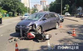 Наступного дня команди продемонстрували рівну гру і лише на останніх секундах господарі вийшли вперед. Vodijka U Rivnomu Zbila Motociklista Foto Misto Novini Rivnogo Ta Oblasti Rivne Vechirnye