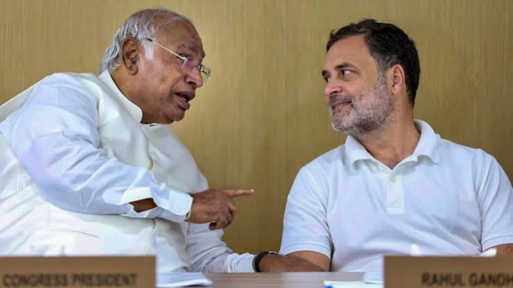 वंदे मातरम के शुरुआती दो पैरा ही गाएगी कांग्रेस, CWC में पार्टी ने साफ किया रुख - congress to sing only first two para of vande mataram 1937 version ntc drmt - AajTak
