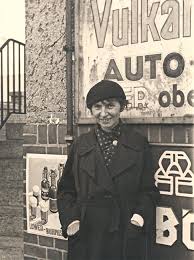 Jeanne Mammen Ca 1926 Photo Archiv Forderverein Der Jeanne Mammen Stiftung E V Berlin Art Weimar Artist At Work