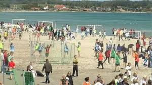 Rekordmange til strandhåndbold | TV2 Fyn