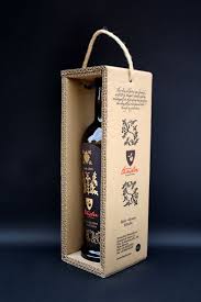 Tendre Premium Olive Oil By Josh Mahaby Via Behance Amazing Simple Direct And Classic Bottle Design Packaging Olive Oil Packaging Alcohol Packaging