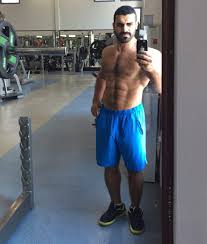 ياب من نحب كغياب اللون عن الصورة هو لا يفقدنا الحياة انما يفقدنا طعم الحياة