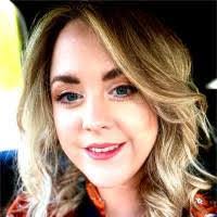 Kelly Raper's Instagram, Twitter & Facebook