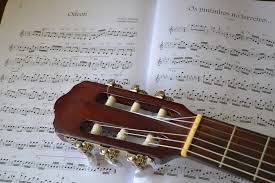 Diri sendiri c yang tak mungkin d g orang lain akan mengerti em di sini ku temani bm kau dalam tangismu c bila air mata g d dapat cairkan hati. Chord Dan Lirik Lagu Pedih Dari Last Child Engkau Yang Sedang Patah Hati Cofee