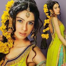 Image result for hair gajra for mehndi