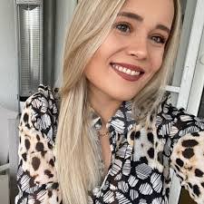 Lisa Steuer's Instagram, Twitter & Facebook