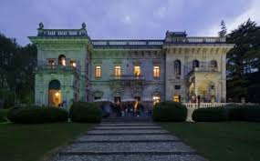 Villa d'este, welke tegenwoordig dienst doet als luxe hotel. So Schon Kann Schoner Wohnen Sein Textile Network Internationales Magazin Fur Die Herstellung Textiler Produkte