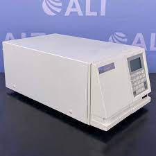 The refractive index (ri) detector is the only universal detector in hplc. Waters 2414 Refractive Index Detector