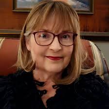 What to do with this weird nook? Right between kitchen and dining room🥰