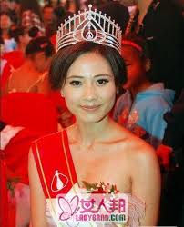 Jun 26, 2021 · 三立、華視八點華劇《三隻小豬的逆襲》劇情高潮迭起，劇中魏蔓（飾演朱曉筠）靠著真誠又貼心態度，成功獲得男友孫沁岳（飾演游大海）媽媽的楊麗音的信任，不料楊麗音卻突然收到魏蔓和前夫的趙關山的親密合照，讓她氣得直接要魏蔓離開自己的兒子，狠心表示「我不喜歡感情這麼複雜的人. æ¸¯å§æœ±æ™¨éº—æ•´å®¹äº‹ä»¶æœ±æ™¨éº—æ•´å®¹å‰å¾Œç…§ç‰‡ å£¹è®€