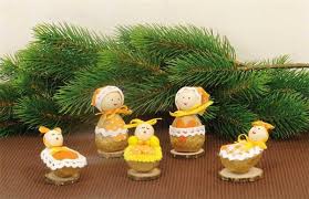 Rincez les coquilles sous l'eau courante, répartissez les fenouils dans 4 coquilles creuses et posez 2 noix dans chacune. Coquille De Noix En Plastique Acheter En Ligne Aduis