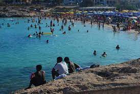 In questo spazio si parla di viaggi a malta. Turisti A Lampedusa Note Sul Nesso Tra Mobilita E Patrimonio Nel Mediterraneo