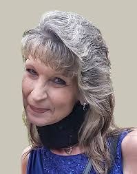 Roxanne Thompson's Instagram, Twitter & Facebook