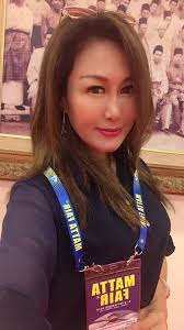 我亲爱的朋友：我此刻在MATTA FAIR，谁有空来聚聚聊聊叙叙旧。我也带团到砂拉越旅游，我也带团出国。如果朋友有这方面的需要，我可以帮到你。